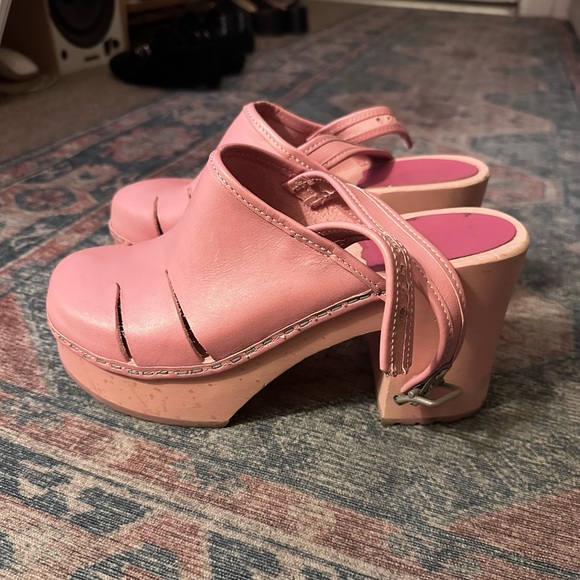 Bubblegum Pink Swedish Hasbeen Baskemolla Heeled Clogs - Picture 5 of 6